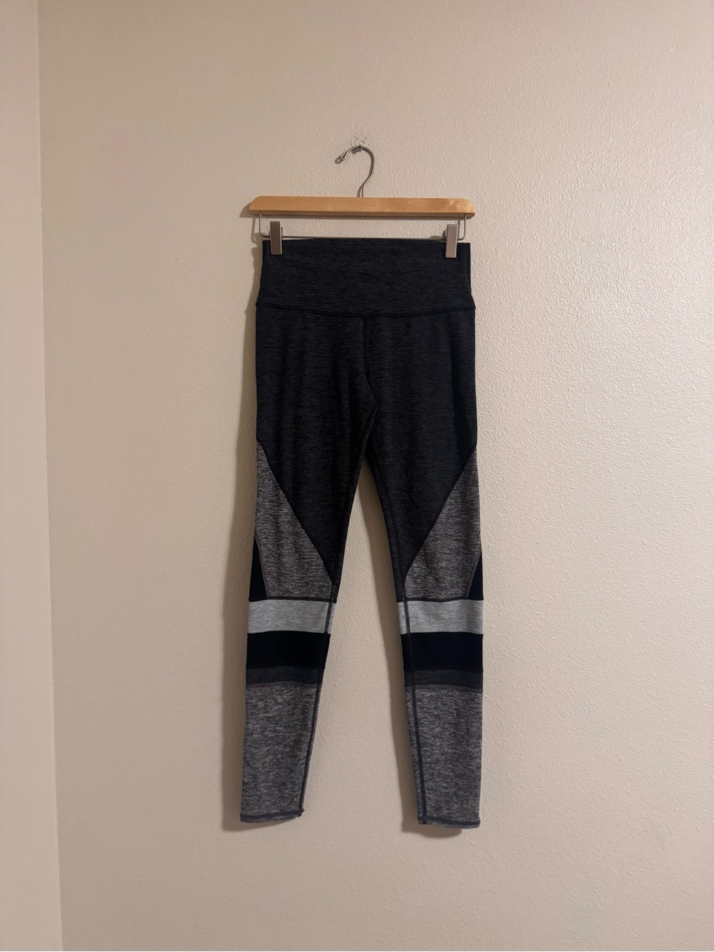 ALO Yoga Black & Gray Colorblock Leggings